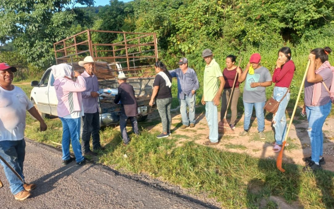 El Gobierno de Huajicori continúa la limpieza y rehabilitación de carreteras